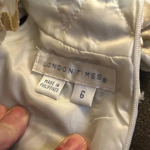 London Times Women's Dress Size 6 Beige Floral Ruffle Neck - Picture 4 of 6